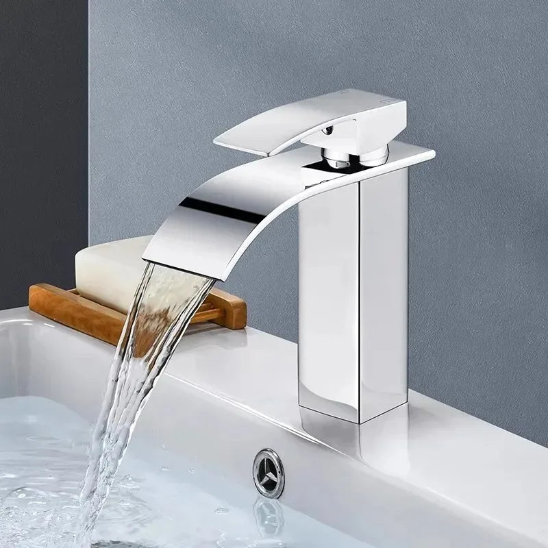 Moderne Waterval Wastafelkraan – Verkrijgbaar in Zwart en Zilver, Kort en Lang Model